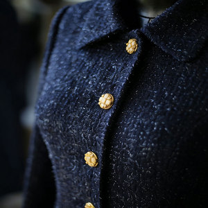 เสื้อโค้ทผู้หญิงงานฝีมือระดับพรีเมียม ผ้าขนสัตว์ 100% แบบกระดุมสองแถว สำหรับชุดทำงานในสำนักงานของผู้หญิงมืออาชีพ - Product Image 4