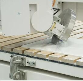 เครื่องตัดหินแกรนิต CNC ประสิทธิภาพสูง แบบ 4 แกน พร้อมระบบขัดเงาหินอ่อน สำหรับงานตัดแต่งเคาน์เตอร์ห้องน้ำ - Product Image 4