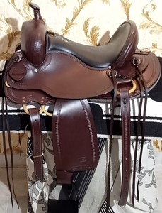 Selle Western en cuir de haute qualité avec arceau en bois et quincaillerie en laiton, marron, taille standard, équipement d'équitation tout-terrain - Product Image 1