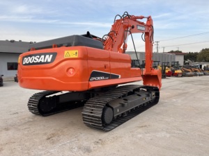 Excavadora de Orugas Usada Doosan DX300 de 30.2 Toneladas con Motor, Engranajes y Componentes de Rodamientos en Perfecto Estado a Bajo Precio - Product Image 4