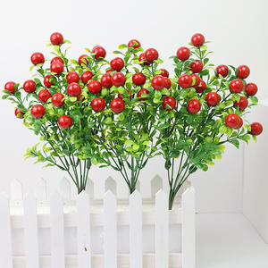 <span class=keywords><strong>Boule</strong></span> <span class=keywords><strong>de</strong></span> baies <span class=keywords><strong>de</strong></span> houx artificielles <span class=keywords><strong>en</strong></span> <span class=keywords><strong>mousse</strong></span> + plastique 33 cm, guirlande <span class=keywords><strong>de</strong></span> décoration pour arbre <span class=keywords><strong>de</strong></span> Noël d'Halloween, intérieur/extérieur, fête <span class=keywords><strong>de</strong></span> famille, mariage, bricolage - Product Image 2