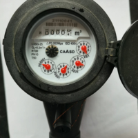 Compteur d'eau froide vertical multi-jets en nylon plastique B/C, type sec, IP68, fileté, cadran personnalisé OEM, prix abordable, bonne qualité