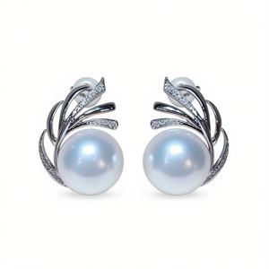 Orecchini di Lusso in Oro Bianco con Perle e Diamanti Naturali Taglio Brillante Rotondo per Gioielli da Sposa - Product Image 1