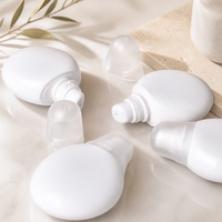 Gloss à lèvres et huile à lèvres en flacon blanc mat en forme d'ampoule avec bouchon translucide givré et embouts applicateurs à presser – Vente en gros, OEM, logo personnalisé, cosmétiques