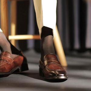 Chaussures habillées en cuir véritable pour hommes, à enfiler, pour mariage et usage quotidien, style haut de gamme, antidérapantes et respirantes - Product Image 2