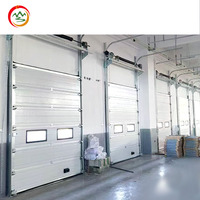 Porte sectionnelle industrielle isolée en acier pour entrepôt, avec bord de sécurité, moteur de secours UPS haute sécurité, étanche et télécommande