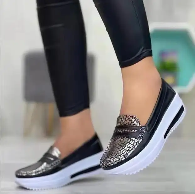 Venta al por mayor de las niñas suaves vulcanizados Slip on zapatos de plataforma Casual verano deportes zapatillas con PU plantilla Zapatillas Mocasines