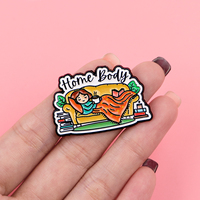 Broches cool en émail souple motif chat punk noir pour sac à dos, broche pour femme, badges pour vêtements, accessoires, bijoux, cadeaux de fêtes