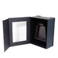 Boîte rigide de style livre magnétique de luxe avec manchon de fenêtre transparent et insert en mousse EVA pour emballage d'affichage de souvenirs de trophées élégant