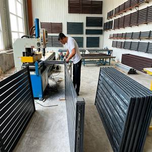 <span class=keywords><strong>Portail</strong></span> électrique en métal au design moderne avec grande porte d'entrée extérieure, clôture en aluminium <span class=keywords><strong>gris</strong></span> foncé pour allée privée - Product Image 5