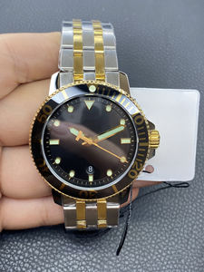 L'innovation technologique en horlogerie et la renouvellement du style esthétique ajoutent une touche de charme rétro. Montres mécaniques pour hommes - Product Image 2