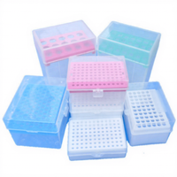 Embouts de pipette en plastique PP jetables de laboratoire stériles de haute qualité à 96 trous de 10 µl avec boîte de rangement en plastique pour un stockage précis