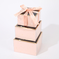 Boîtes en papier haut de gamme personnalisées pour bijoux et vêtements, emballage de luxe personnalisé, gaufrage, matériaux recyclés, forme carrée