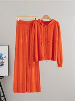 Ensemble deux pièces pour femme, style industriel, avec veste tricotée à capuche et pantalon, orné de motifs estampés à chaud