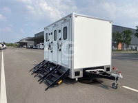 Remorque WC mobile extérieure commerciale avec douche, toilettes portables écologiques, conception 3 postes, réservoir d'eau potable 550L