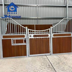 Box per Cavalli in Legno di Bambù Zincato a Caldo con Porta a Battente - Product Image 1