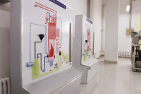 Chauffe-eau solaire intégré émaillé équilibré de 300L avec sortie inférieure à 25 degrés et collecteur à plaque plane pour salle de classe