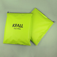 Sacs à fermeture éclair en CPE givré mat, logo personnalisé, taille personnalisée, sacs en plastique translucides refermables pour vêtements d'hiver, sweat-shirt, manteau