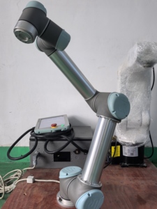 Système de <span class=keywords><strong>robot</strong></span> universel <span class=keywords><strong>UR10</strong></span>, clé USB (CB3), charge utile de 10 kg, protection IP54 - Product Image 1