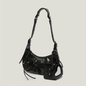 Nouveau Sac Fourre-tout Unisexe de Luxe de Créateur Tendance en Cuir Véritable Souple Imperméable avec Fermeture Éclair Grande Capacité, Porté Épaule/Bandoulière - Product Image 3