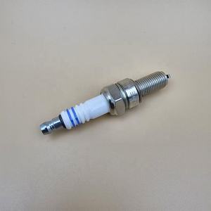 Bougie d'allumage UR6DE pour tricycle/motocyclette à <span class=keywords><strong>trois</strong></span> <span class=keywords><strong>roues</strong></span> indienne, pièces de bougie d'allumage pour tricycle - Product Image 6