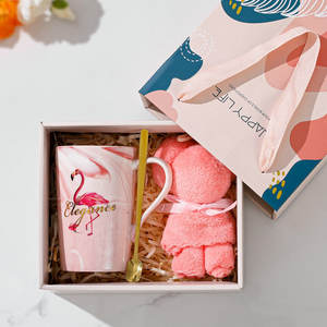 Juego de Tazas de Café de Porcelana QX 4 en 1 con Tapa, Cuchara y Caja de Regalo, Aptas para Microondas y Lavavajillas, Diseño Contemporáneo para Regalos - Product Image 2