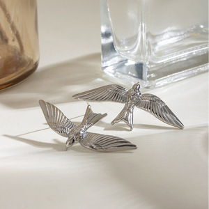 ต่างหูรูปนก 3 มิติ สแตนเลส รูปทรงเรขาคณิต สวมใส่ได้ทุกวัน เหมาะสำหรับทุกเพศ - Product Image 1