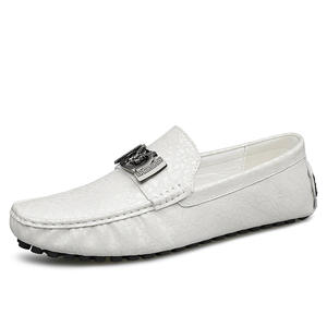 รองเท้าสวมแบบสลิปออนสำหรับฤดูร้อน ไซส์ใหญ่ สไตล์ลำลองแบบอังกฤษ ระบายอากาศได้ดี กันลื่น หนังแท้ รองเท้าผู้ชาย ใส่ทำงาน ใส่ได้ทุกวัน เข้าได้กับทุกชุด - Product Image 1