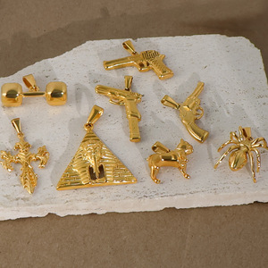 Poder Dorado |   Colgantes de Acero Inoxidable Chapados en Oro PVD de 18K |   Dijes de Pistola, Araña, Perro, Pirámide y Mancuerna para la Creación de Joyas - Product Image 3