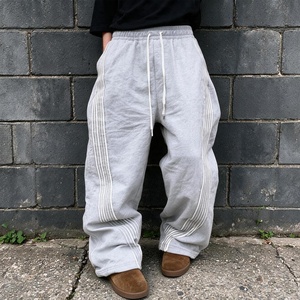 <span class=keywords><strong>Pantaloni</strong></span> da Jogging QIANSHI da Uomo in Spugna Francese <span class=keywords><strong>a</strong></span> <span class=keywords><strong>Righe</strong></span> da 500 g/m², Tinta Unita, Larghi e Oversize, Stile Streetwear <span class=keywords><strong>a</strong></span> Gamba Larga - Product Image 1