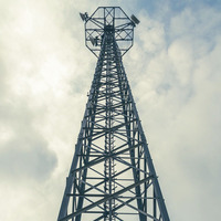 Tour de télécommunication en fer personnalisable pour antenne radio, idéale pour les réseaux mobiles et la transmission de signal