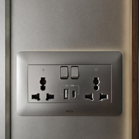 Prise universelle MGA High Standards 250V Twin avec interrupteur et indicateur et hôtel USB Type a & C PD 18W avec logo personnalisé