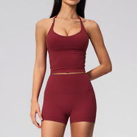 Ensemble de fitness tendance en nylon brossé et spandex, avec haut court rembourré et short push-up, idéal pour l'entraînement sportif et le quotidien