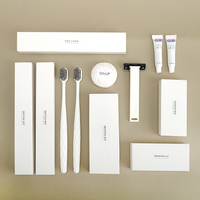 Ensemble d'articles de toilette jetables personnalisés pour hôtel, en boîte en carton blanc, avec brosse à dents, peigne et bonnet de douche pour chambre d'hôtes