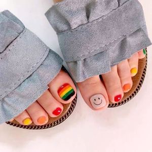 Faux ongles à coller effet naturel, motif visage souriant arc-en-ciel, pour les ongles des pieds, esthétique blanche raffinée et haut de gamme - Product Image 1