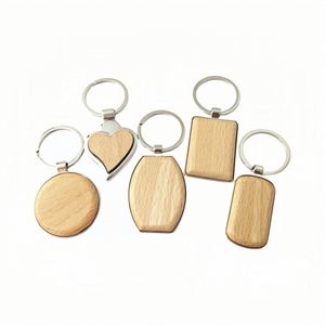Porte-clés de luxe en bois de hêtre avec logo personnalisé, gravure laser, décapsuleur, couleur et taille personnalisables, forme maison - Product Image 1