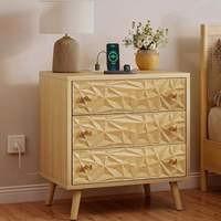 Table de Chevet Durable 3 Tiroirs Style Mid-Century avec Station de Recharge, Capacité 150 LBS, Chêne Naturel, pour Chambre et Salle à Manger