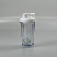 Bouteille shaker en plastique de 500ml avec boule de mélange Bouteille de sport PC PE pour athlète Tasse à eau Portable Portable Shake Protein