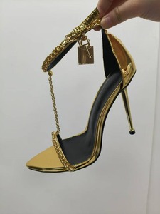 Sandales à talons hauts pour femmes - Or, à bride cheville, bout ouvert, chaîne métallique, bout pointu - Product Image 3