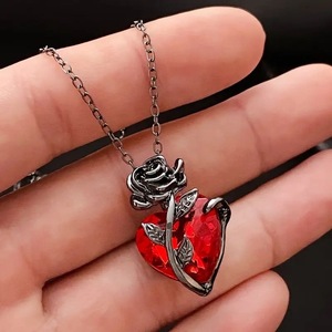 Collana con Ciondolo a Forma di Cuore in Stile Gotico Scuro, Tema <span class=keywords><strong>Amore</strong></span>, Design a Rosa in Miniatura, per Uomini e Donne - Product Image 2