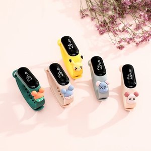 Günstige Großhandels-Digitaluhren für Kinder mit individuellem Logo, bunte TPE-Sportuhren mit LED-Anzeige - Product Image 5