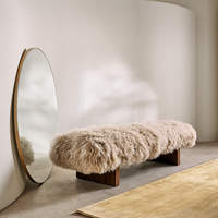 Banc rembourré en peau de mouton de Mongolie couleur taupe avec pieds en bois de noyer, idéal pour l'entrée ou la chambre, ensemble de meubles de salon modernes