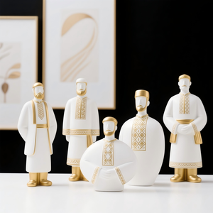 Vaso in Ceramica Souvenir della Bulgaria. Scultura 3D Personalizzata Dipinta a Mano, un Vaso che Unisce l'Arte Floreale al Patrimonio Folcloristico Balcanico - Product Image 3