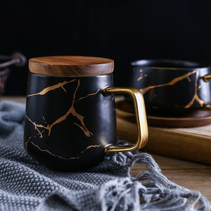 <span class=keywords><strong>Tazza</strong></span> da <span class=keywords><strong>Caffè</strong></span> in Ceramica Opaca Stile Giapponese con Motivo Marmorizzato Bianco e Nero, Manico Dorato e Piattino - Product Image 5