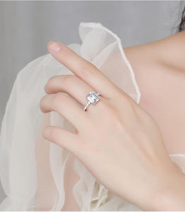 Luz de lujo 925 joyería de compromiso de plata esterlina moda Simple 4CT corte esmeralda VVS GRA Moissanite mujeres anillos de promesa - Product Image 3