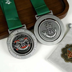 Medallas Metálicas Giratorias Personalizadas Plateadas con Impresión UV, Diseño Hueco en Relieve 3D para Eventos Deportivos, Retos, Recuerdos Benéficos - Product Image 1