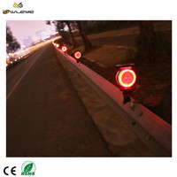 Voyant d'avertissement de trafic solaire étanche 10LED IP66 avec GPS intégré Divers modes de clignotement et méthodes d'installation
