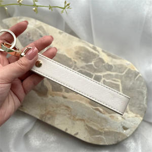 Bracelet en cuir PU personnalisé porte-clés clip sérigraphie porte-clés logo créatif étiquette <span class=keywords><strong>voiture</strong></span> <span class=keywords><strong>valise</strong></span> sac à dos porte-clés accessoires - Product Image 6