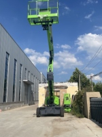 Plateforme de travail en hauteur articulée autopropulsée de type nacelle certifiée CE pour la construction, la réparation et les travaux extérieurs