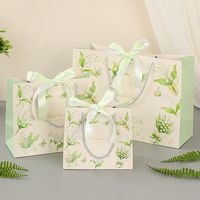 Sacs en papier cadeau de luxe écologiques avec logo personnalisé et poignée en ruban pour bijoux